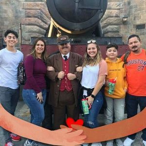 Meet your Posher, Julio